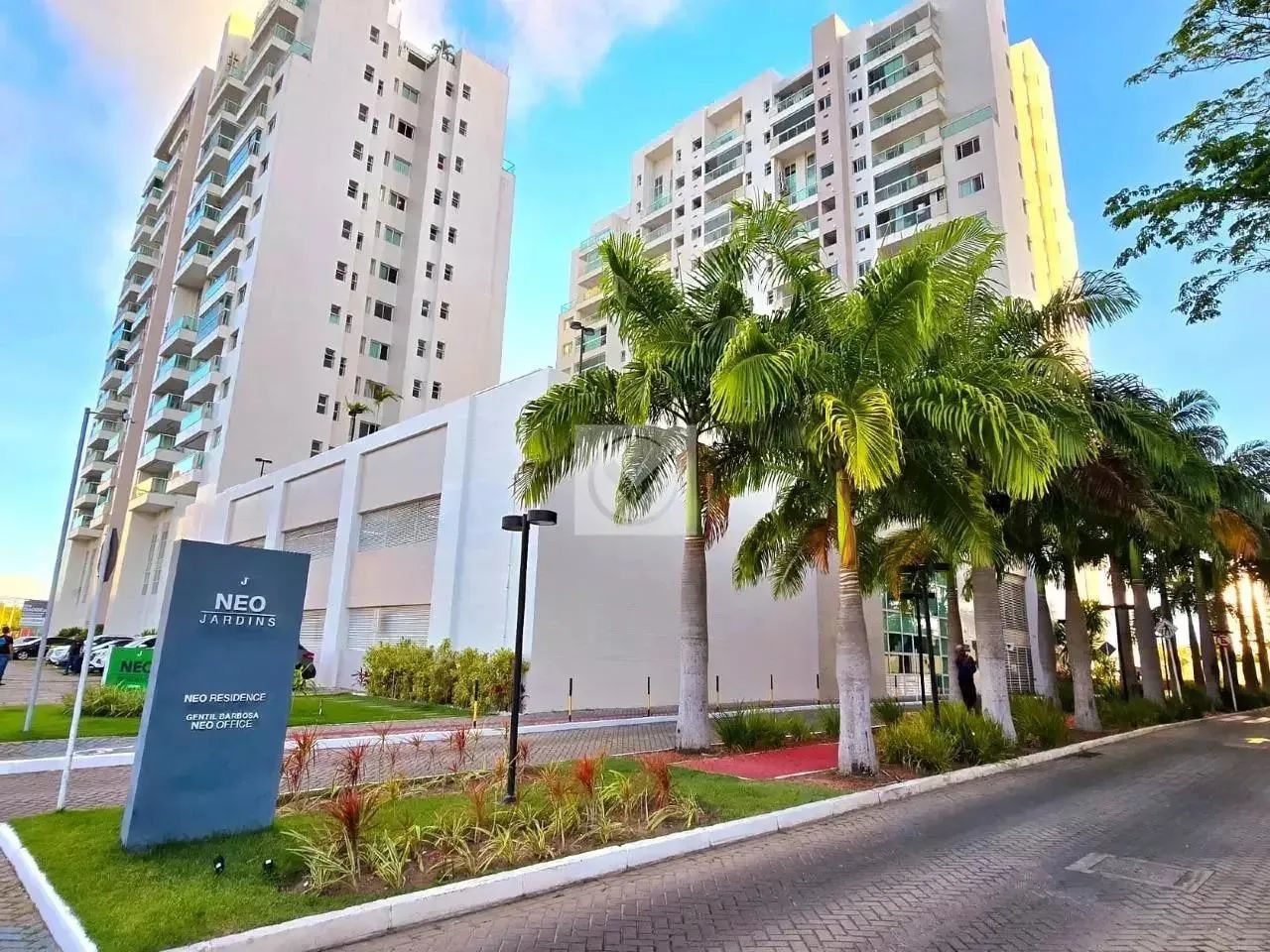 Apto com 2 quartos, no Neo Residence - Bairro Jardins.