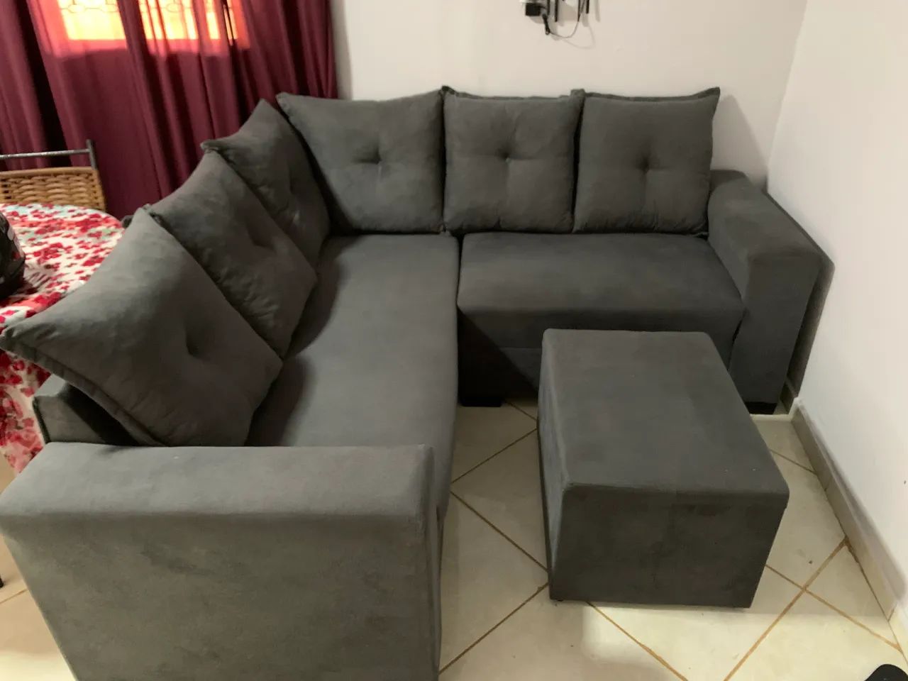 Sofá semi novo com puff