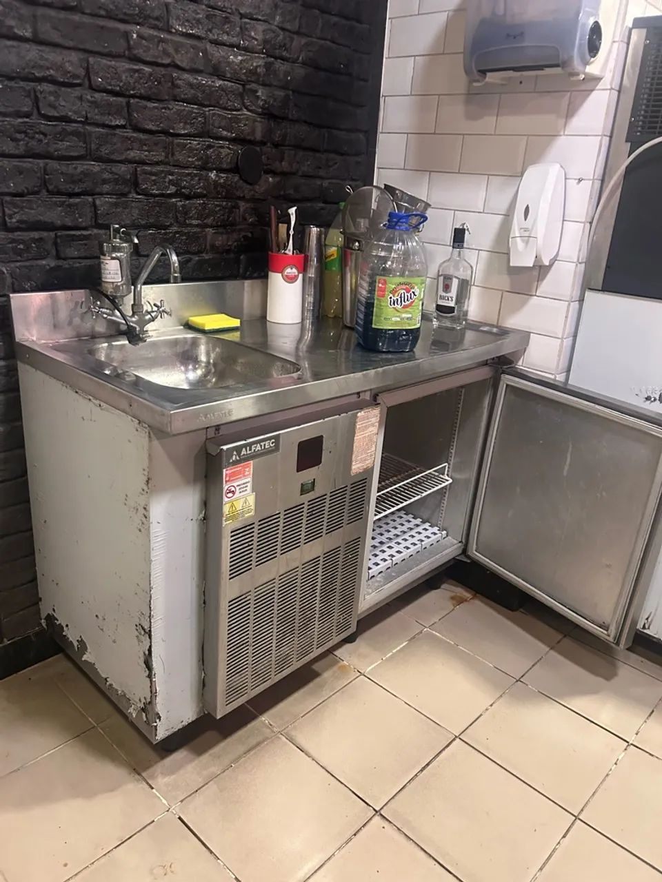 Cuba com refrigerador 