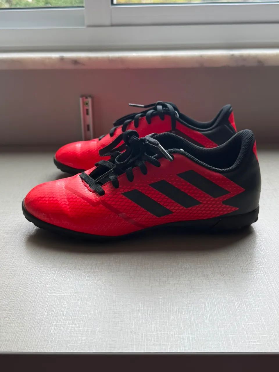 Chuteira Adidas - n. 32 BR - sem uso - Calçados Esportivos