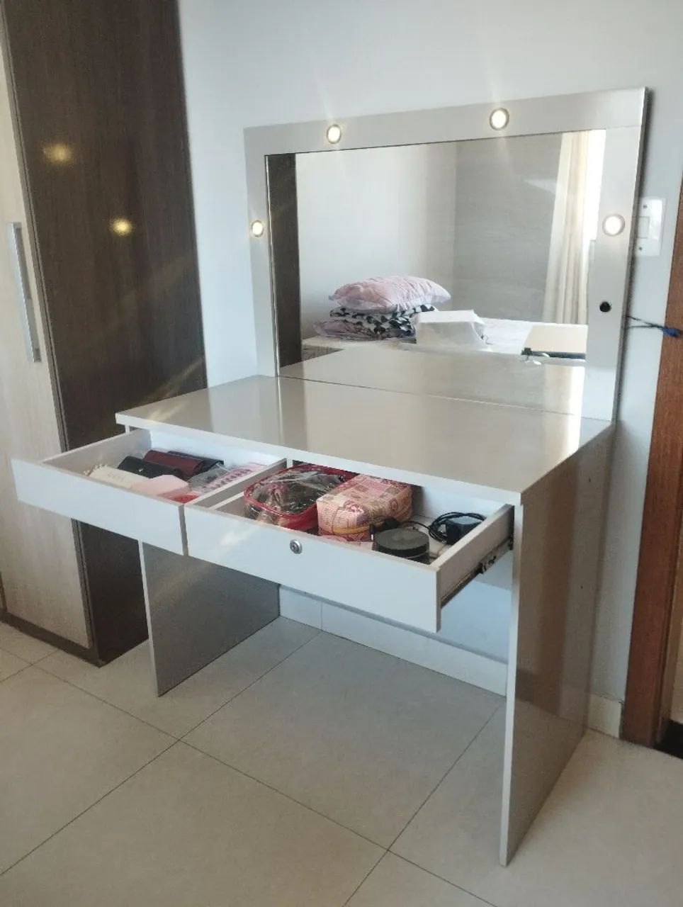 Mesinha / penteadeira com espelho  - Foto 2