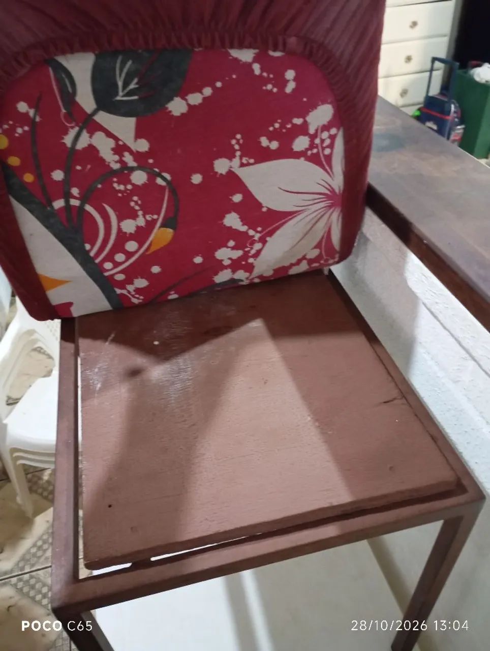 Vendo 4 cadeiras de ferro, com estofado e capas - Foto 3