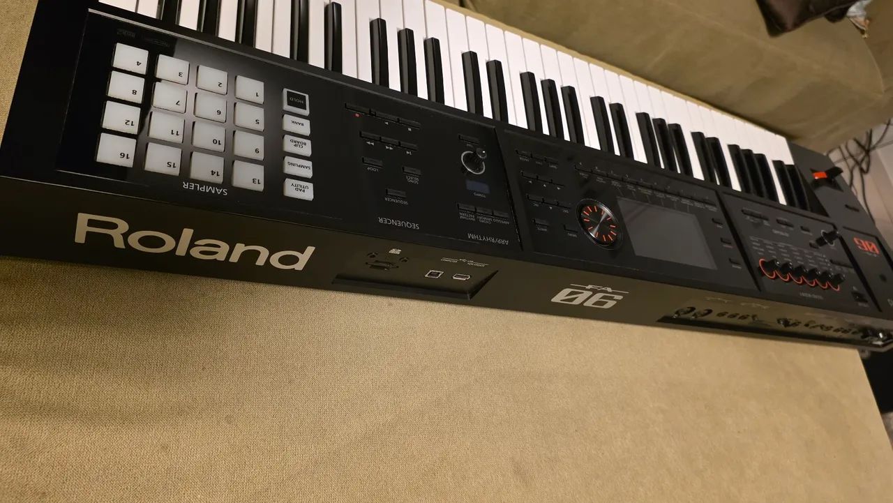 Roland fa 06 super conservado  - Foto 3