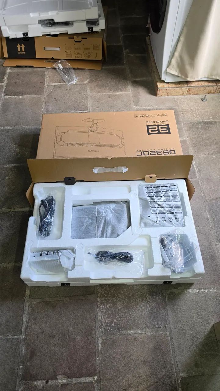 Monitor Gigabite 31,5" 165hz 1ms 2k - Foto 2