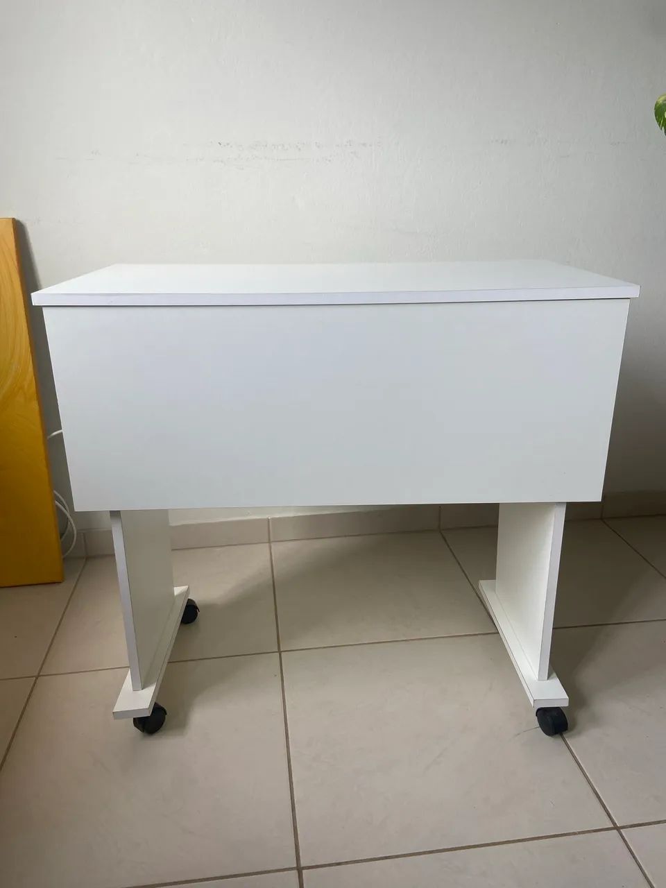 Mesa de escritório dobrável e com rodinhas  - Foto 4