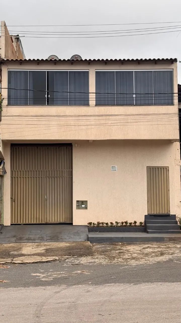 Prédio com sala comercial de 150m2 e apartamento de 150m2 no Pro-DF Ceilândia