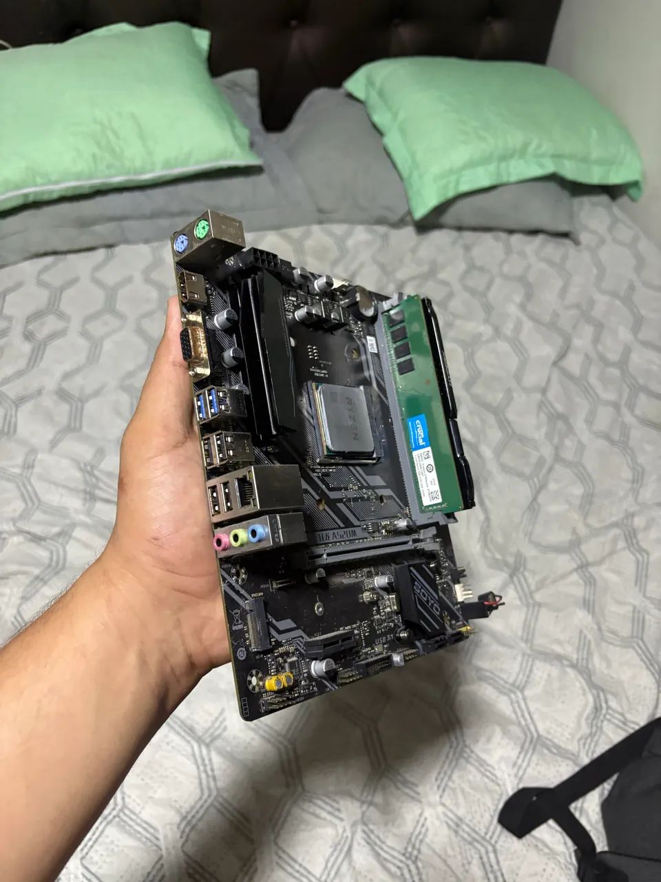 Kit placa mãe soyo a520m rz5500 e 16ram  - Foto 2