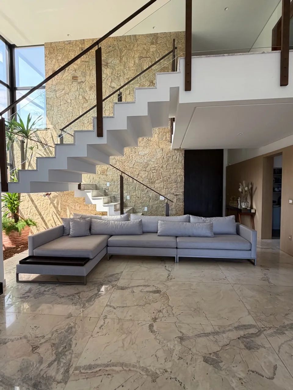 Sofá com chaise FRANCCINO 2,40m modelo LAGO