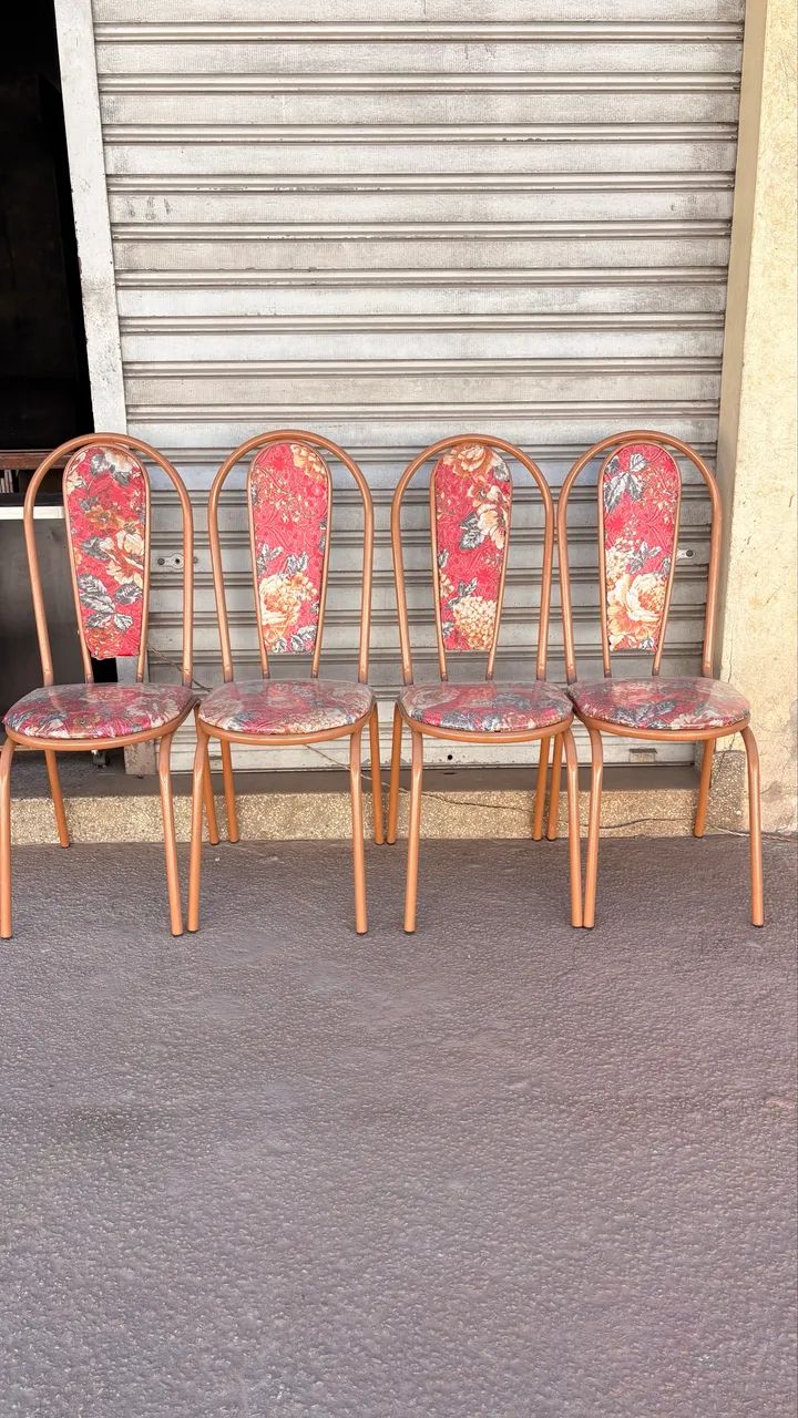 conjunto de cadeira de ferro