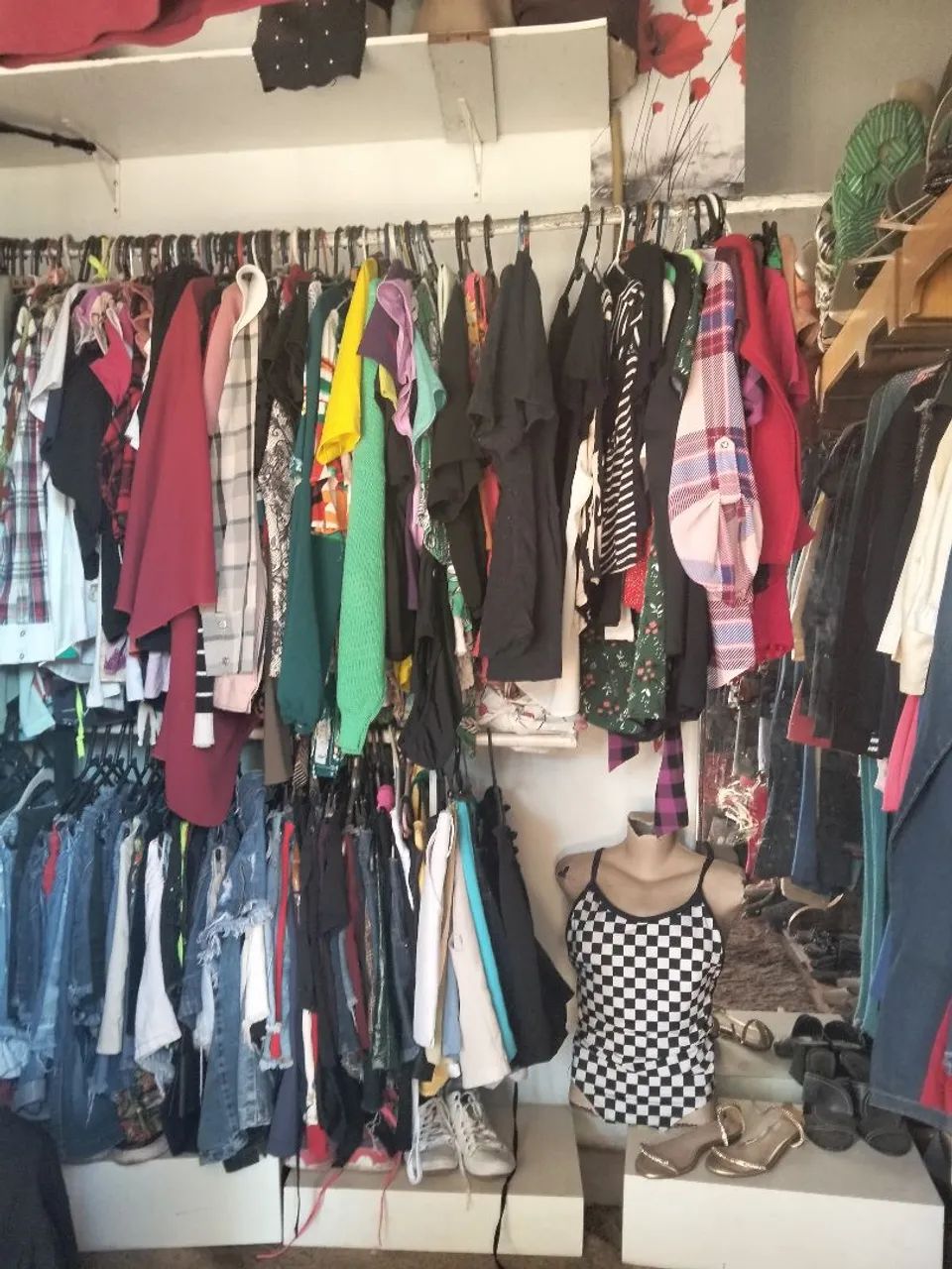 Vendo roupas semi nova pra bazar 