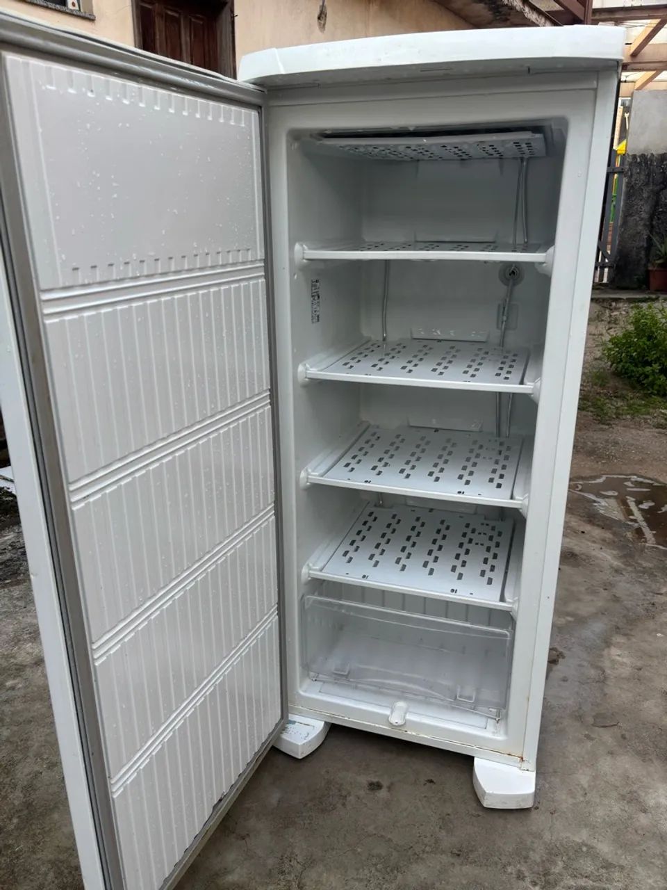 Freezer Vertical pequeno 