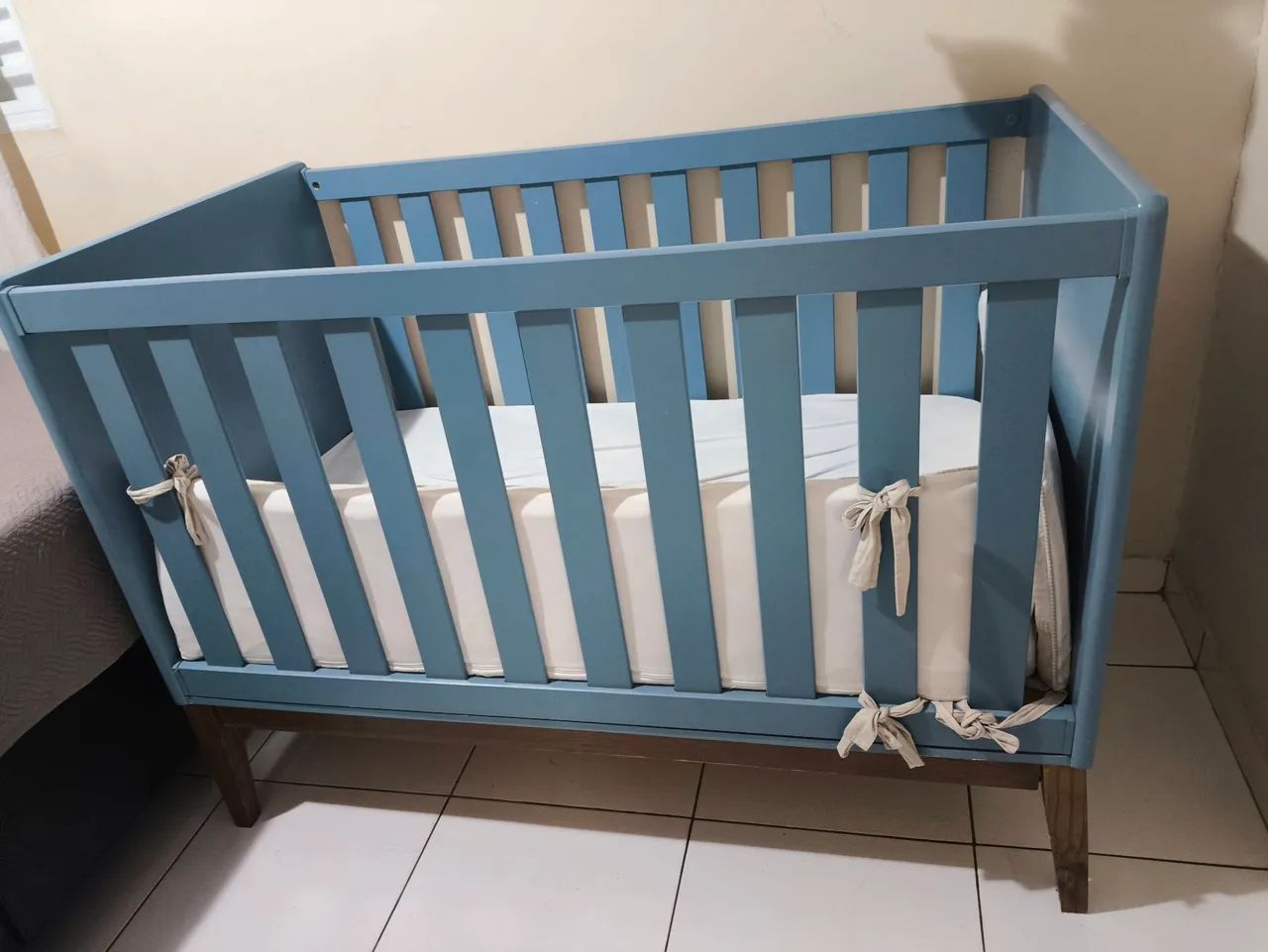 Berço 2 em 1 incluso colchão e grades de proteção  - Foto 2