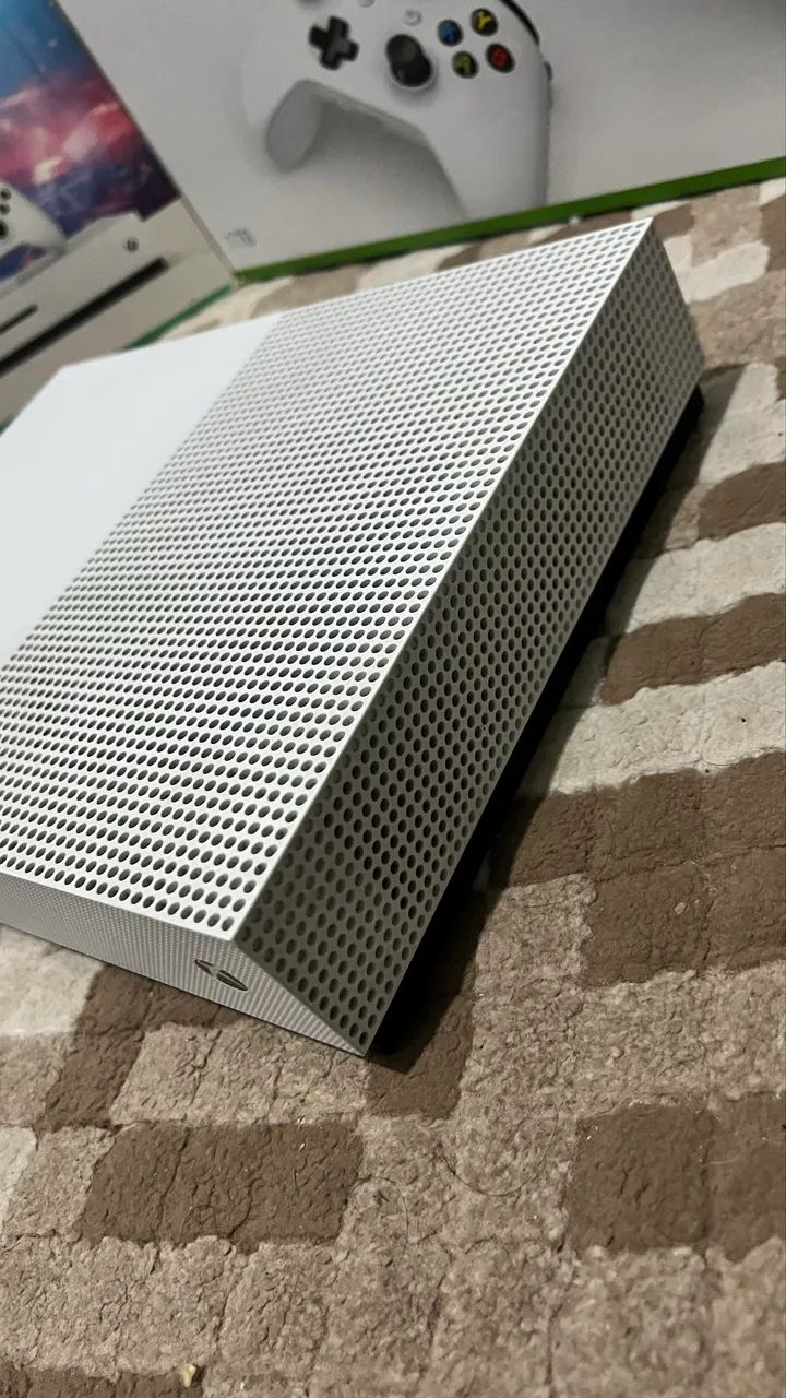 Xbox One S 1TB + 02 Jogos e 03 Meses de Garantia ( Loja Física ) - Foto 2