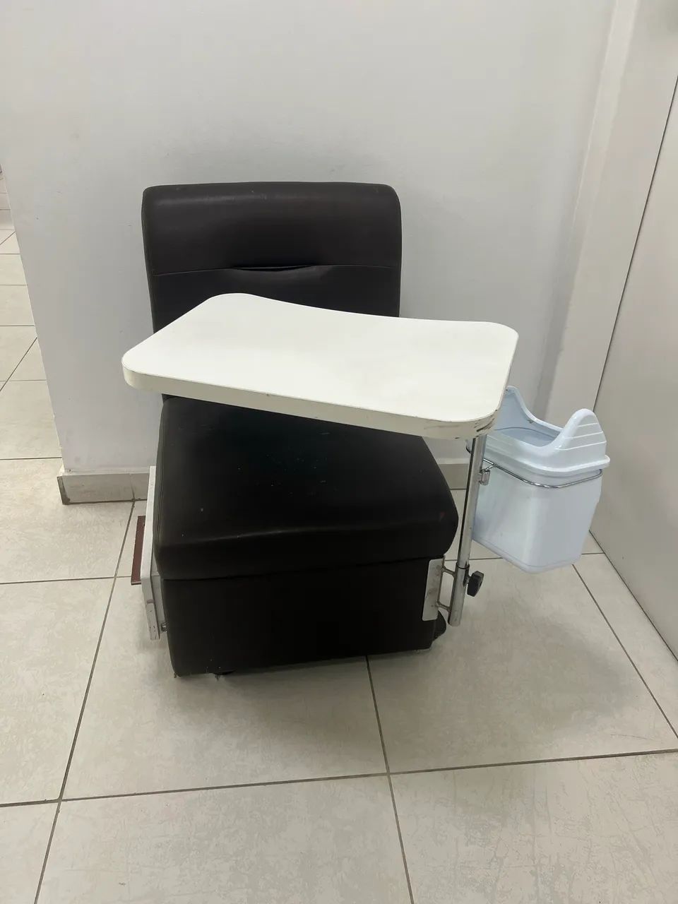 Cadeirinha de manicure 