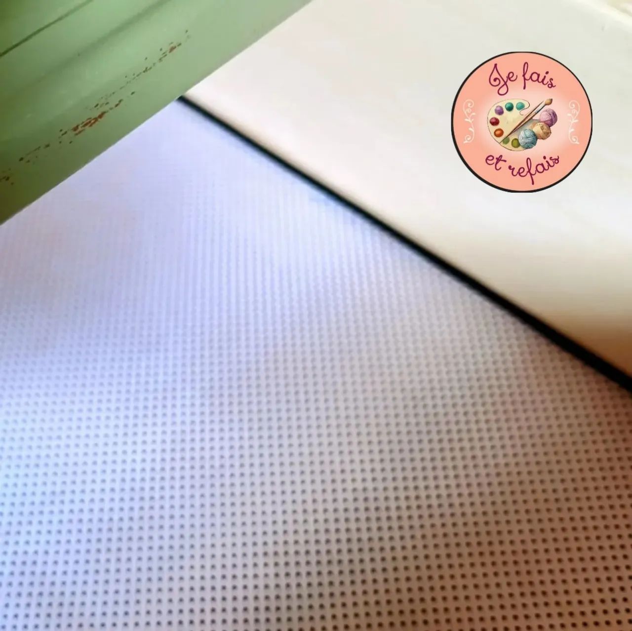 Mesa de Cabeceira Singela e Delicada - Leia a descrição  - Foto 4