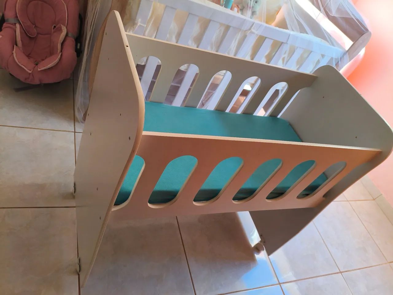 Vendo mini berço RN semi novo. - Foto 2