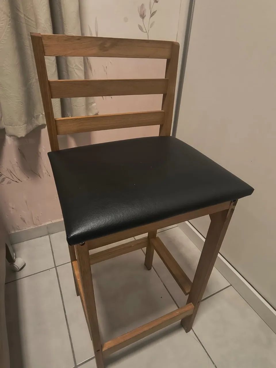 Banco para bancada. 