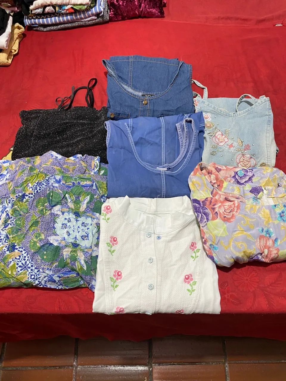 Lote de roupas (Vestidos)  - Foto 2