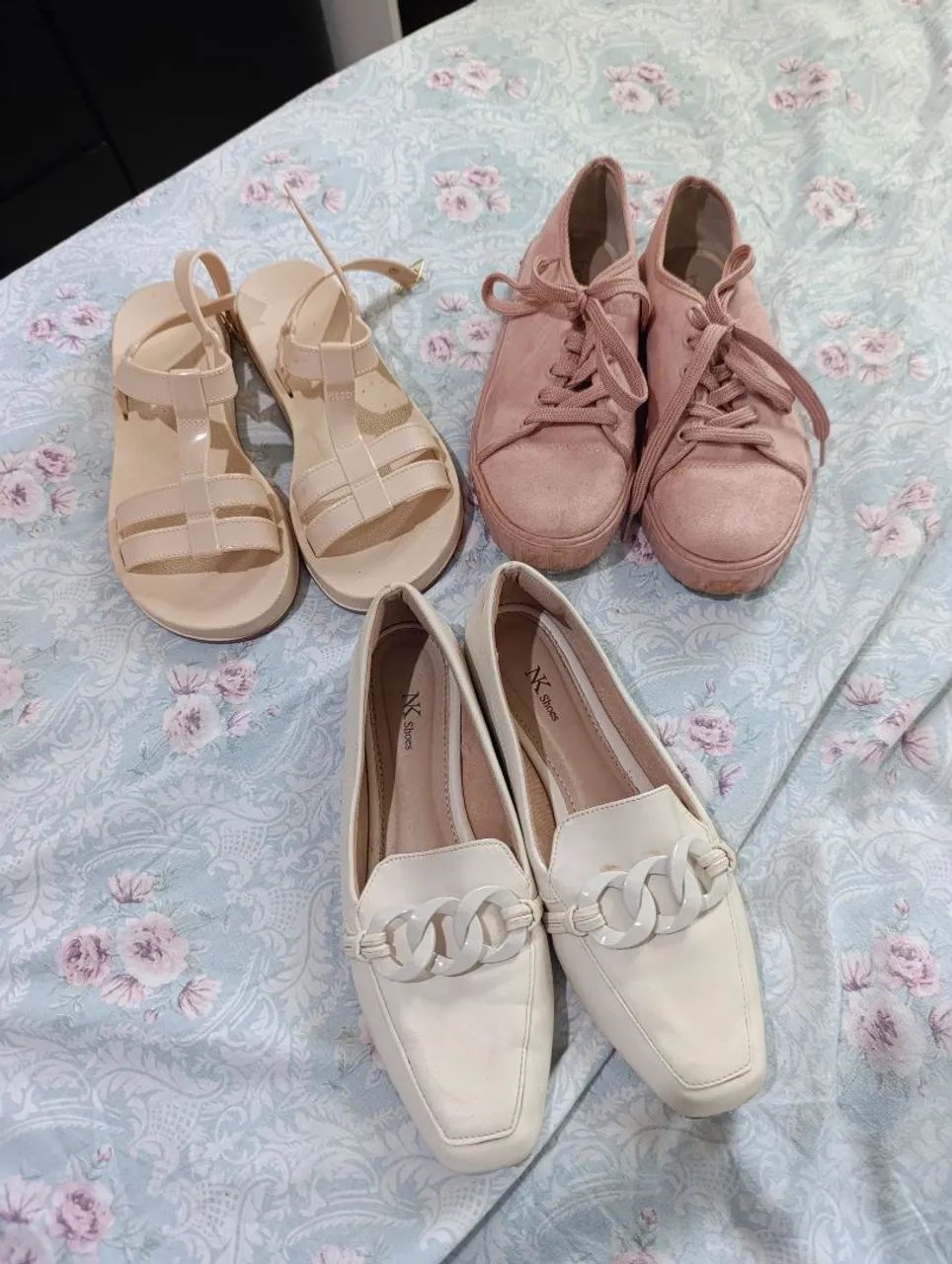 Lote 60 Roupas e 3 sapatos - Foto 2