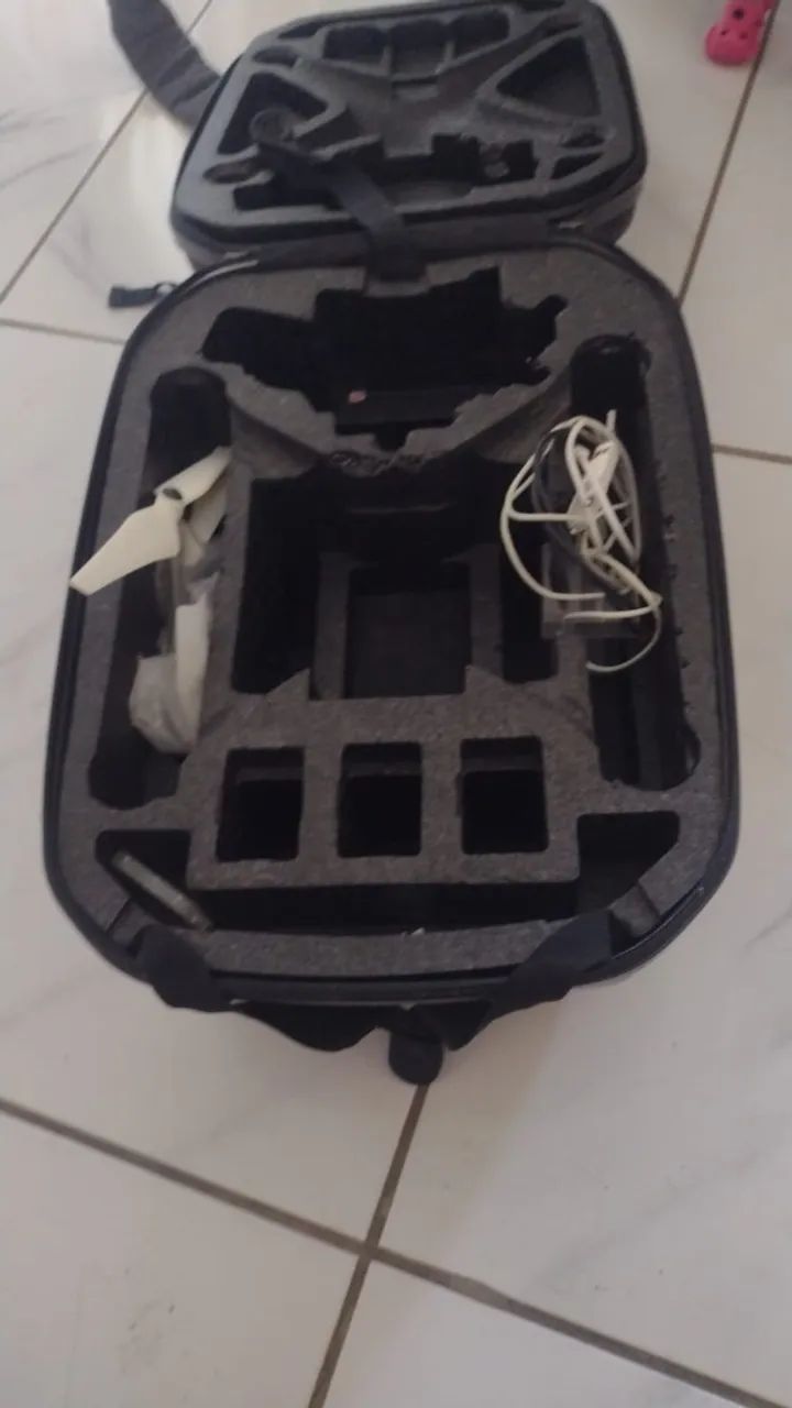 Drone funcionando , fata a fonte ,  a camera está solta vai com case - Foto 3