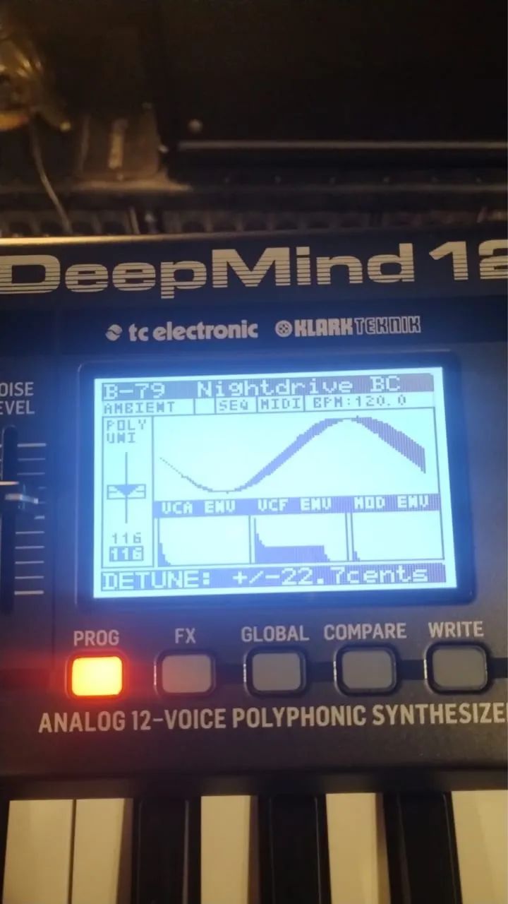 Vendo Behringer Deepmind 12 - Foto 4