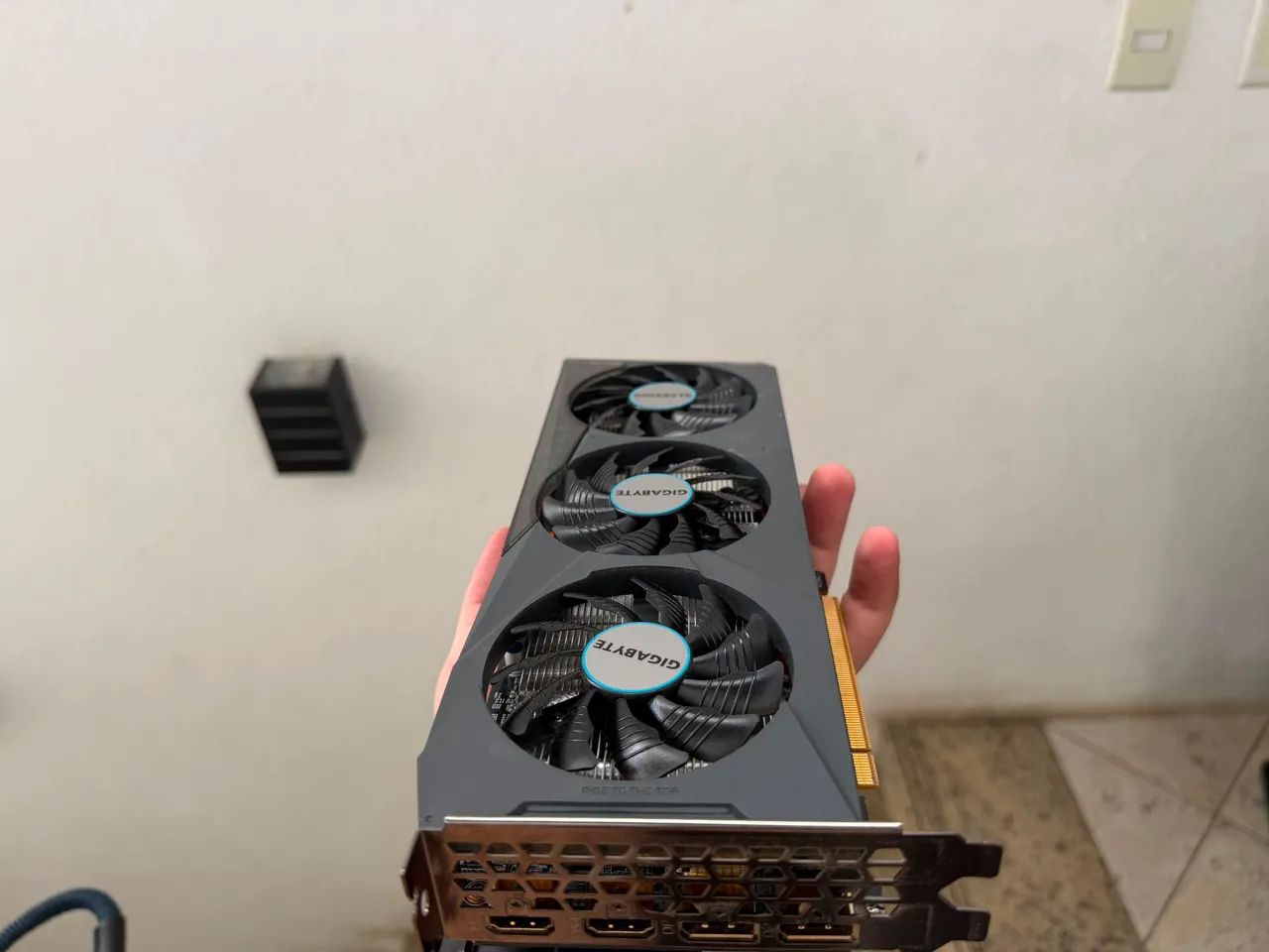 Placa de vídeo AMD GIGABYTE EAGLE RX 6600 TRIPLE FAN - Foto 2