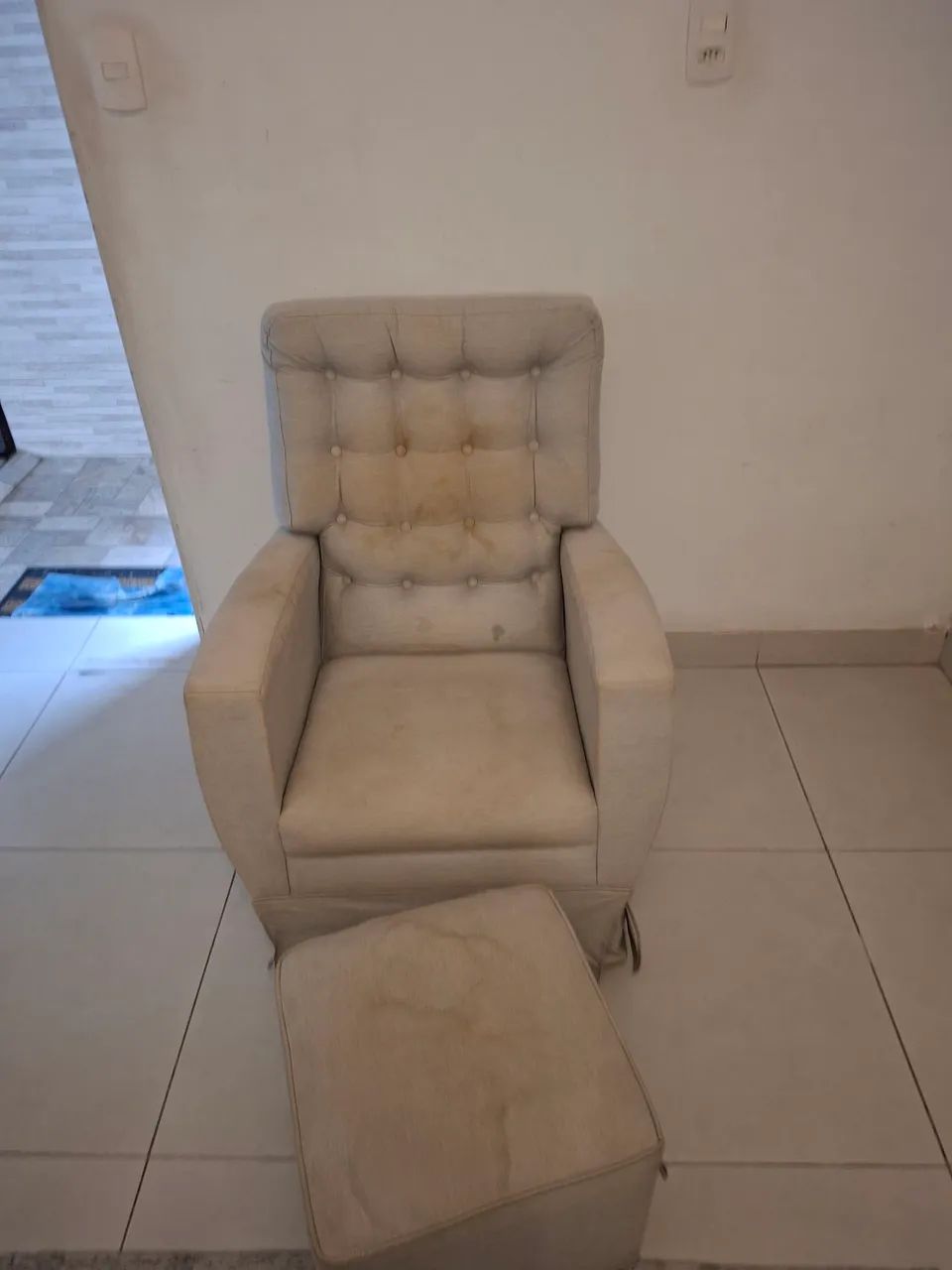 Kit Poltrona de Balanço com Botonê Linho Cinza + Puff - Foto 4