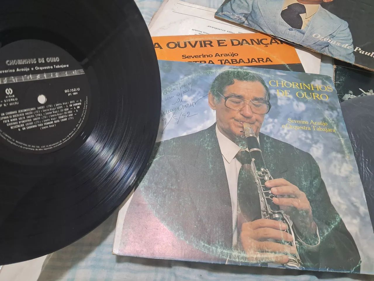 Disco vinil autografado pelo maestro Severino Araújo 