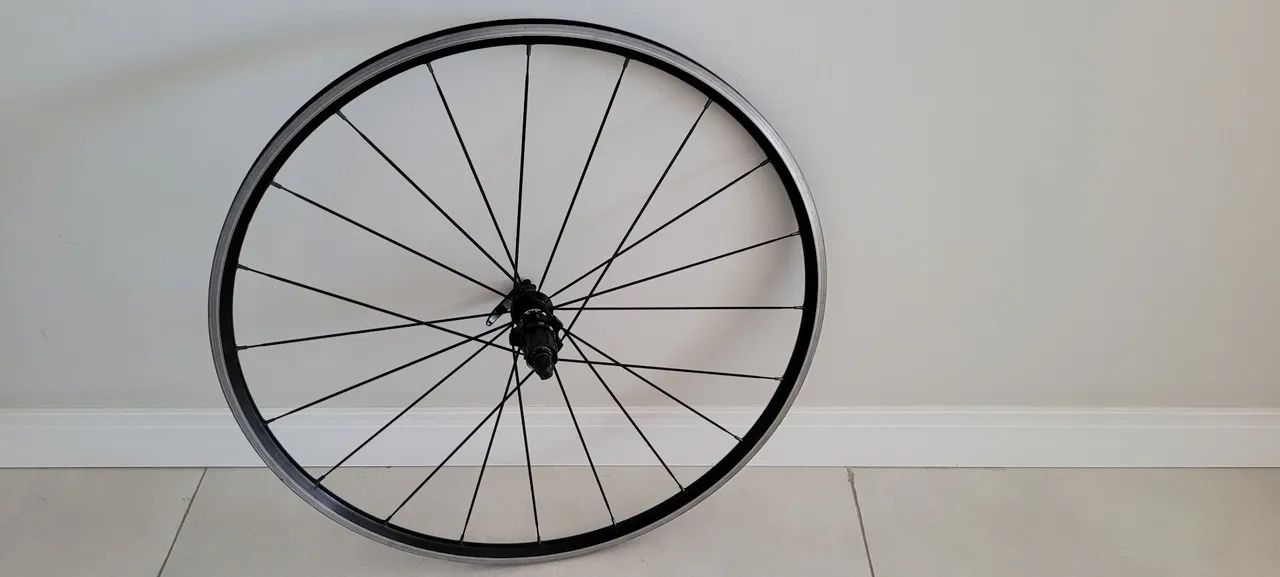 Roda traseira Mavic Aksium para speed
