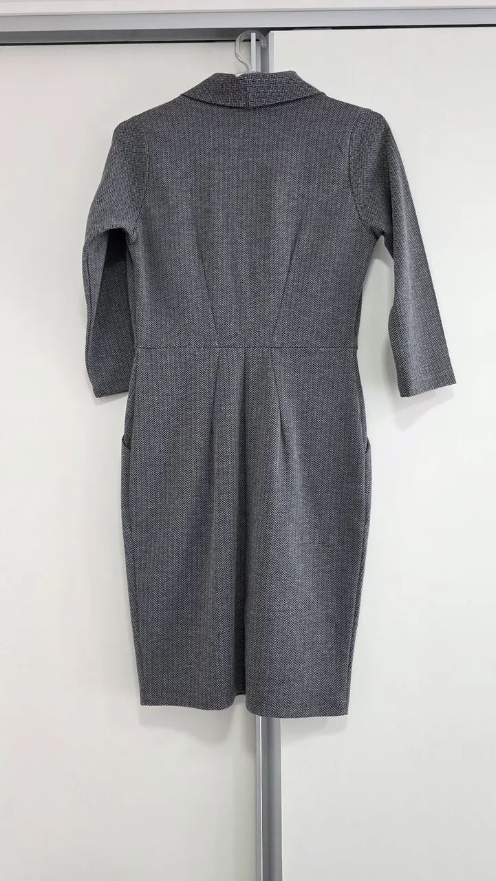 Vendo vestido cinza mesclado elegante  - Foto 5