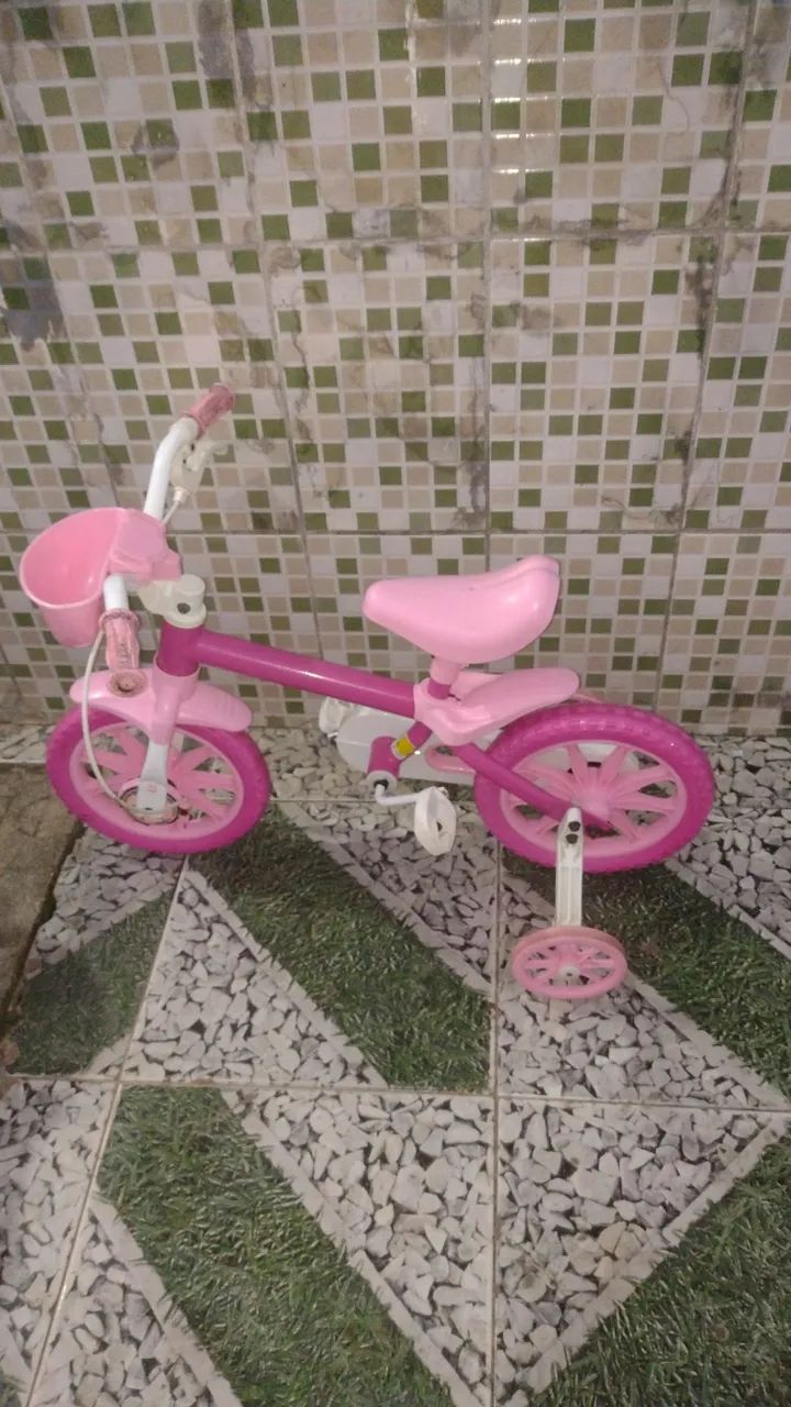 Vendo 1 bicicleta e 2 velocípede grande e pequeno - Foto 3