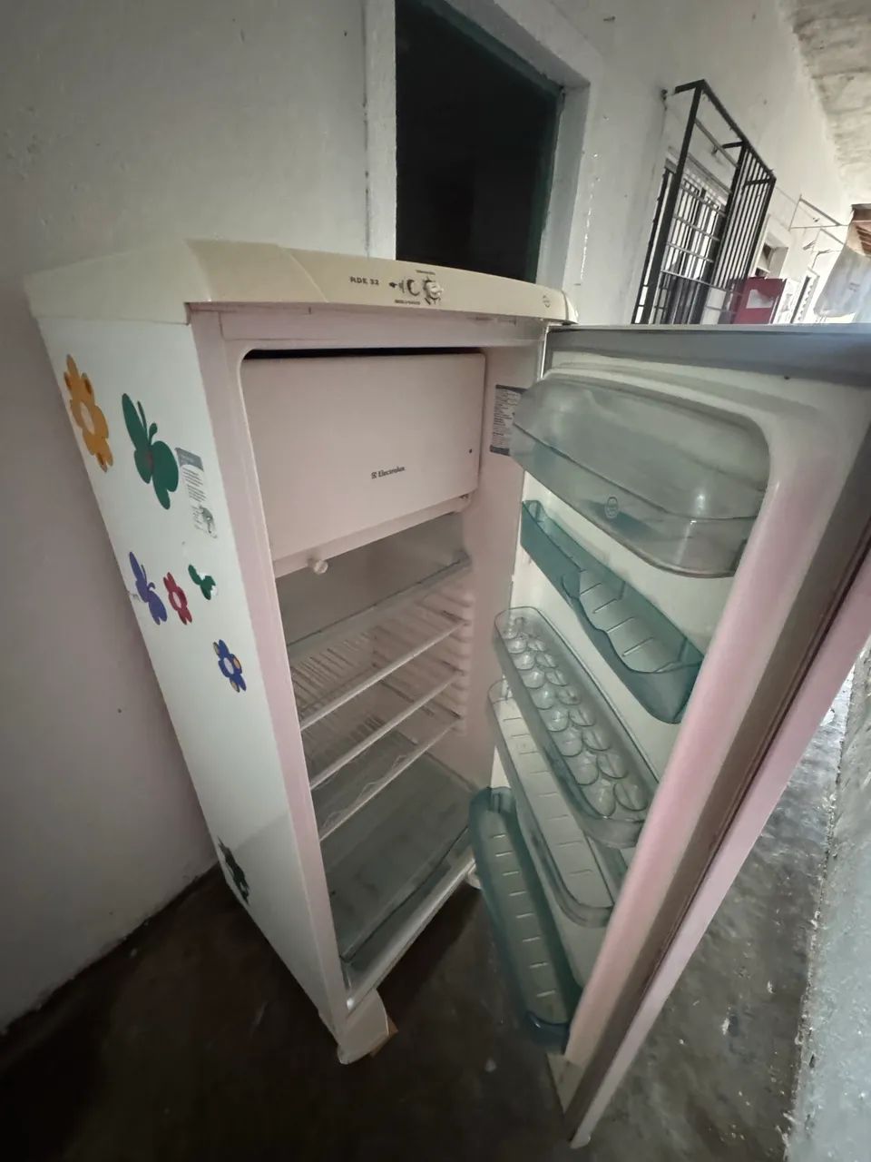 Geladeira Electrolux 220V - Usada e Funcionando Perfeitamente - Foto 5