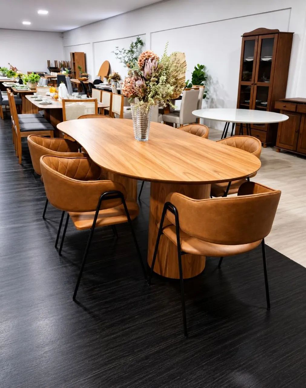 Mesa de jantar na madeira com 6 cadeiras 2.20x1.10m