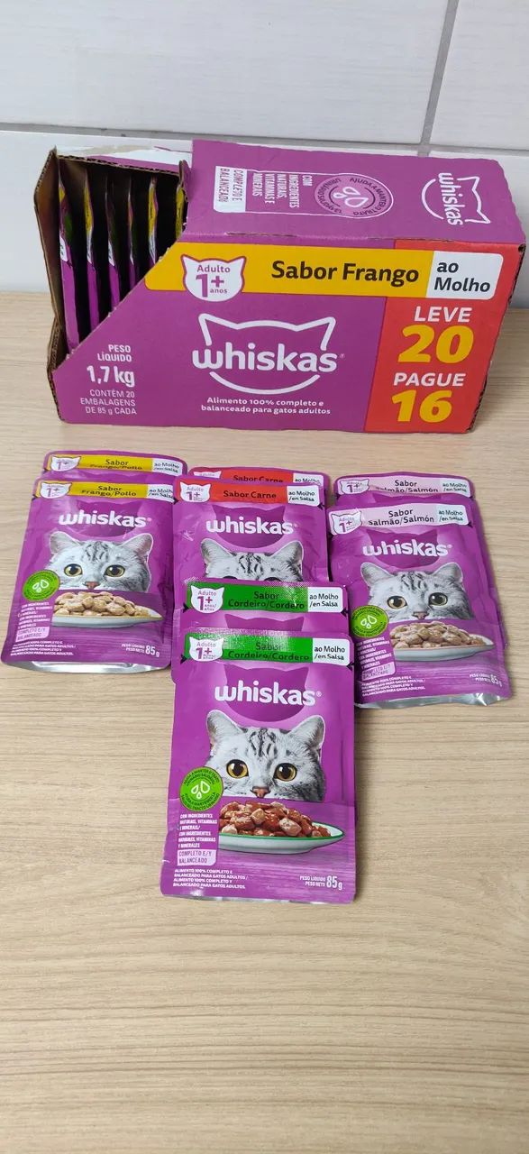 Kit Wiskas Ração (carne) + 28 sachês (22/frango, 2/carne, 2/salmão, 2/cordeiro) + areia.  - Foto 4