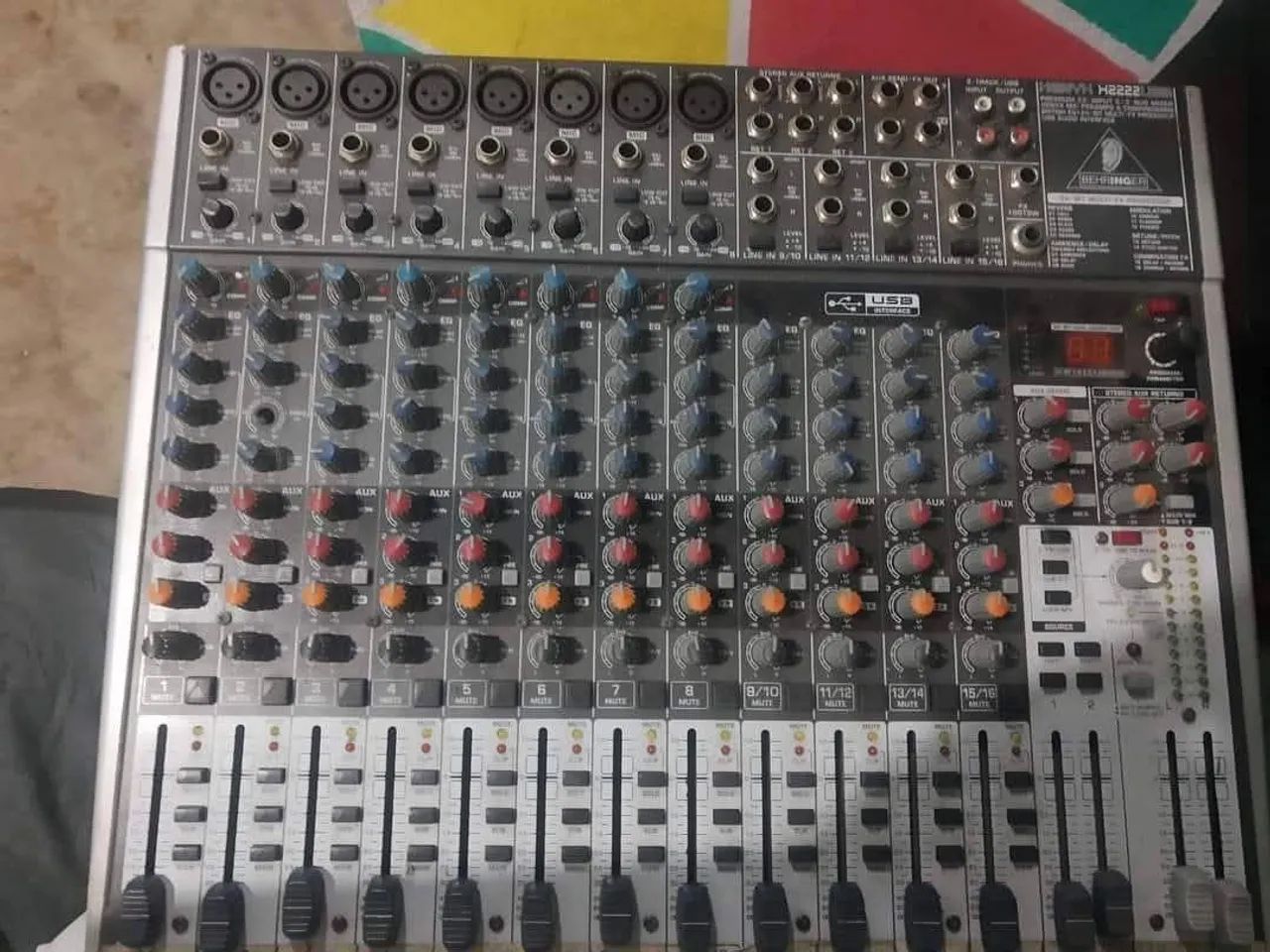 Mesa de som Behringer 
