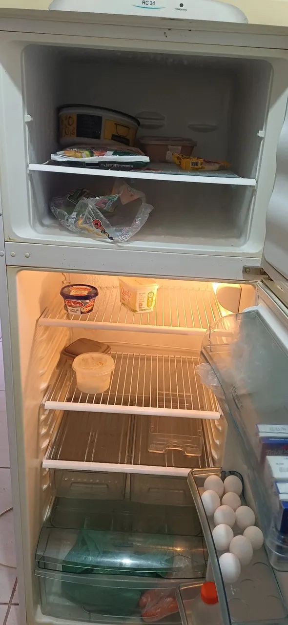 Geladeira usada - Nao faço entrega , faço 300 para vir buscar  - Foto 2