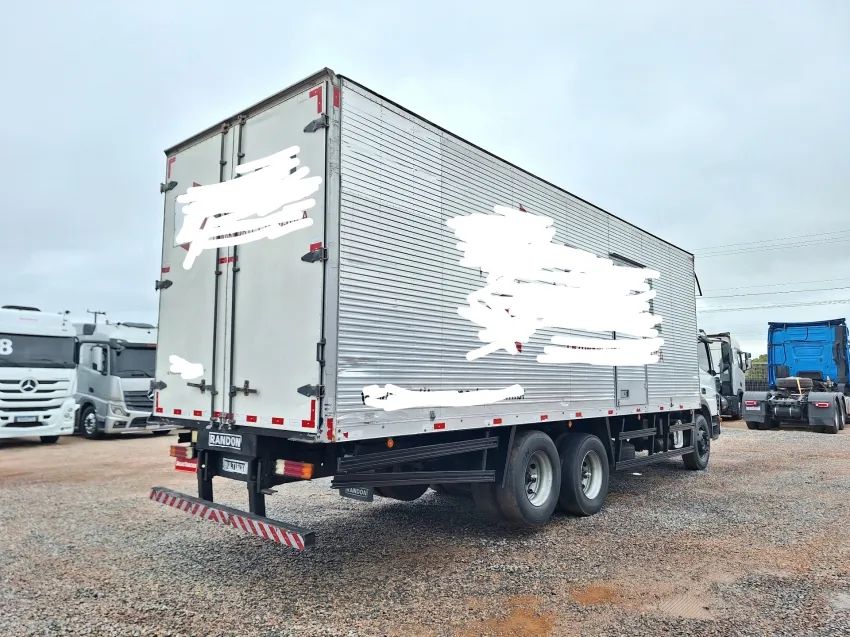 MB Atego 2426 6x2 baú 8.60m. - Foto 5