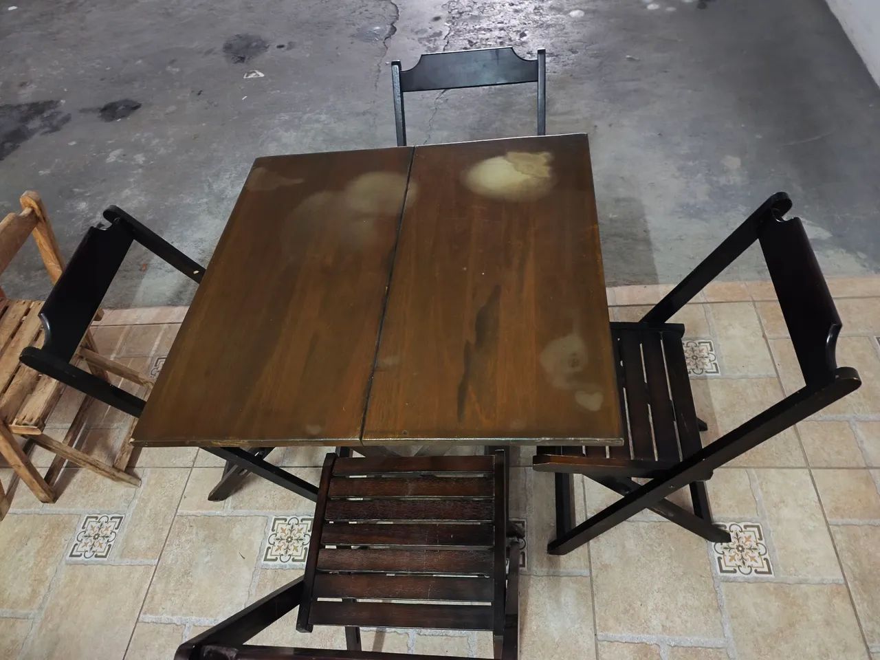 Jogo de mesa e cadeiras dobráveis 