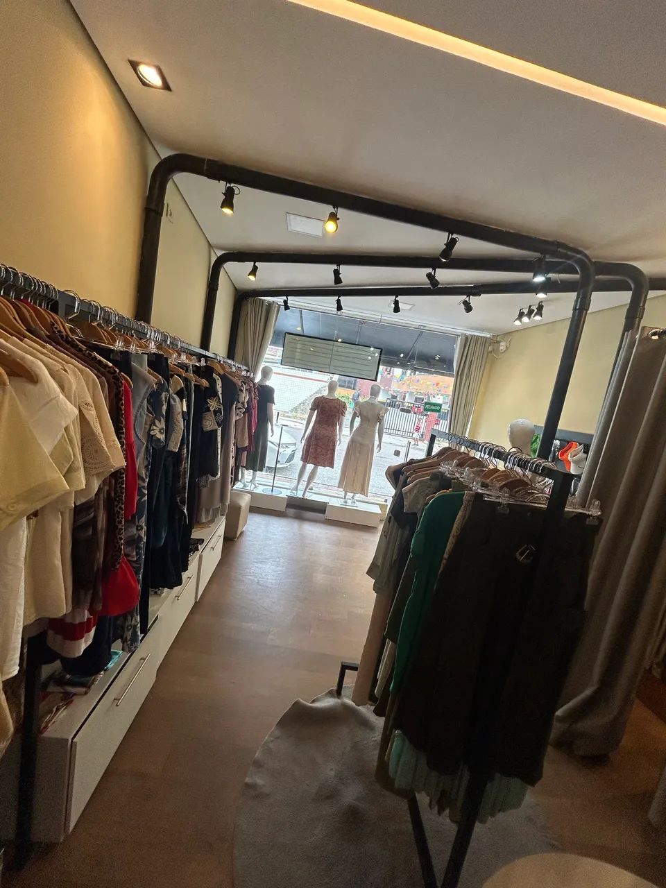 Vendo loja de roupas completa - Foto 4