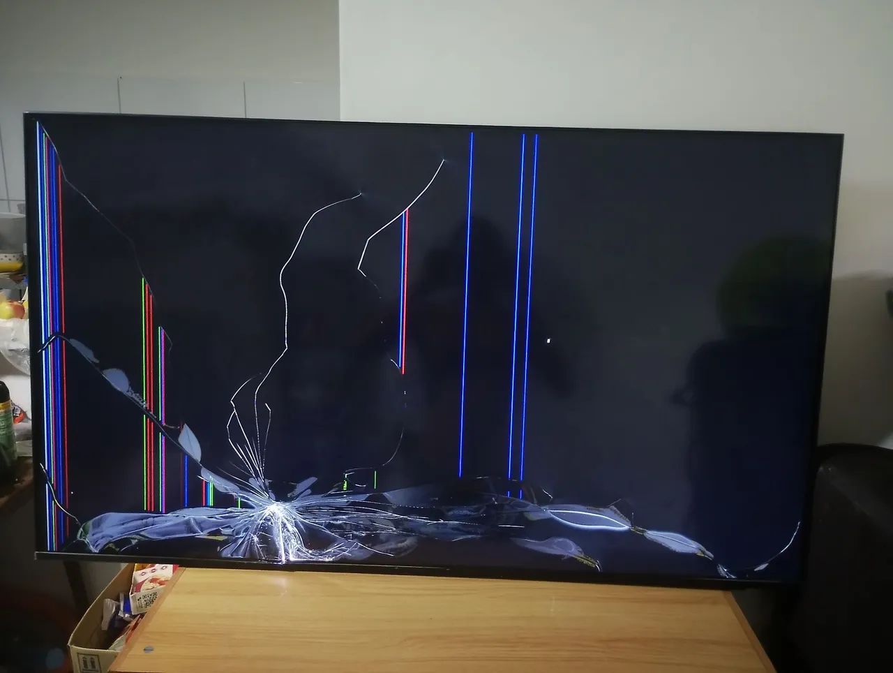 Vendo TV Samsung cristal 50 polegadas para retirada de peças, com o controle solar - Foto 3