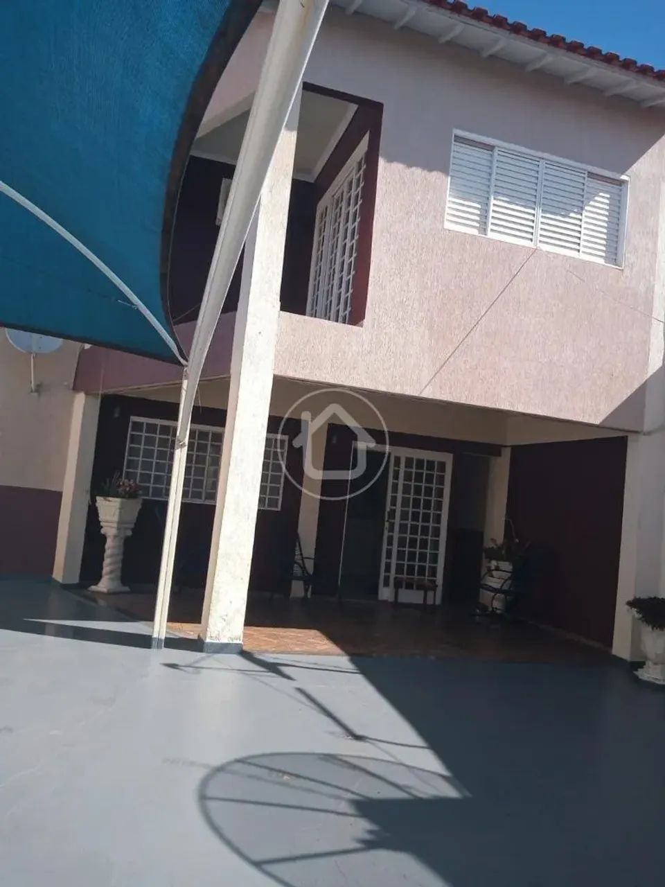 SOBRADO COM 3 DORMITÓRIOS E GARAGEM COBERTA - Foto 4
