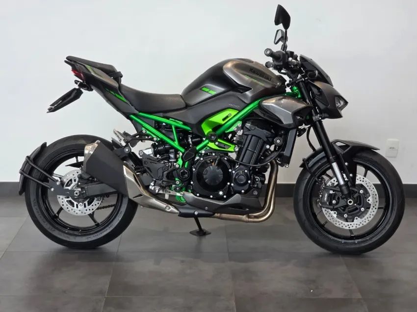 Kawasaki Z 900 .