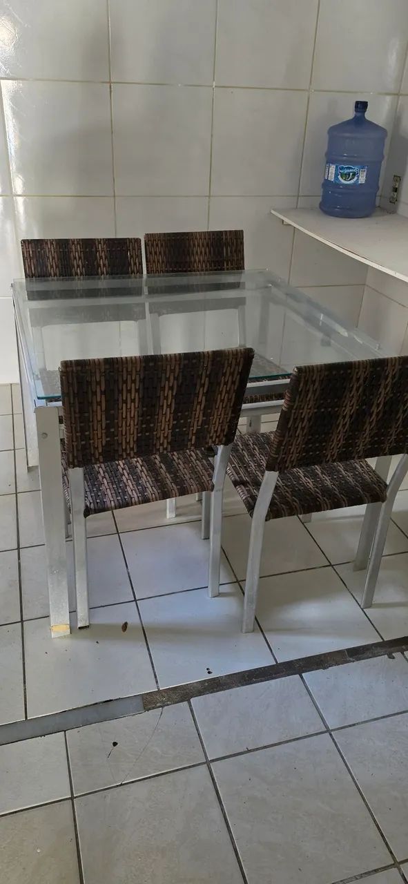 Mesa de vidro com 4 cadeiras  - Foto 4