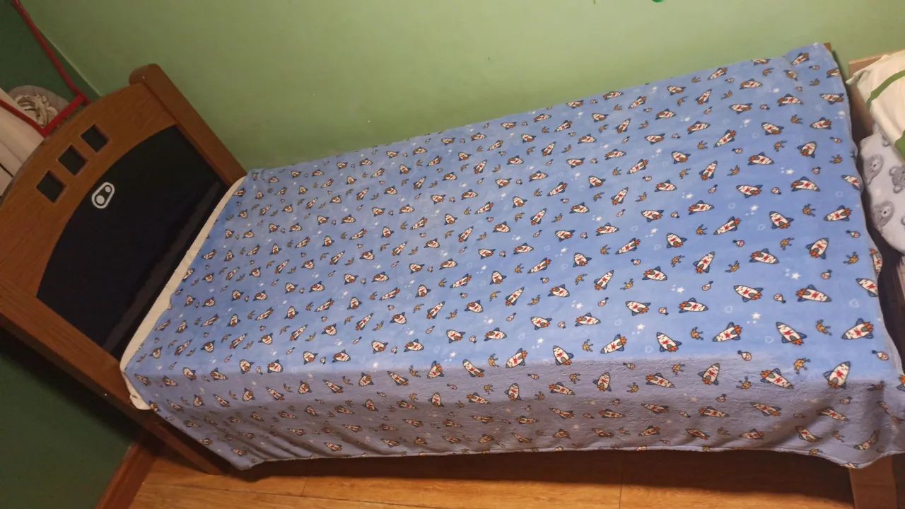 Cama de solteiro em MDF sem colchão