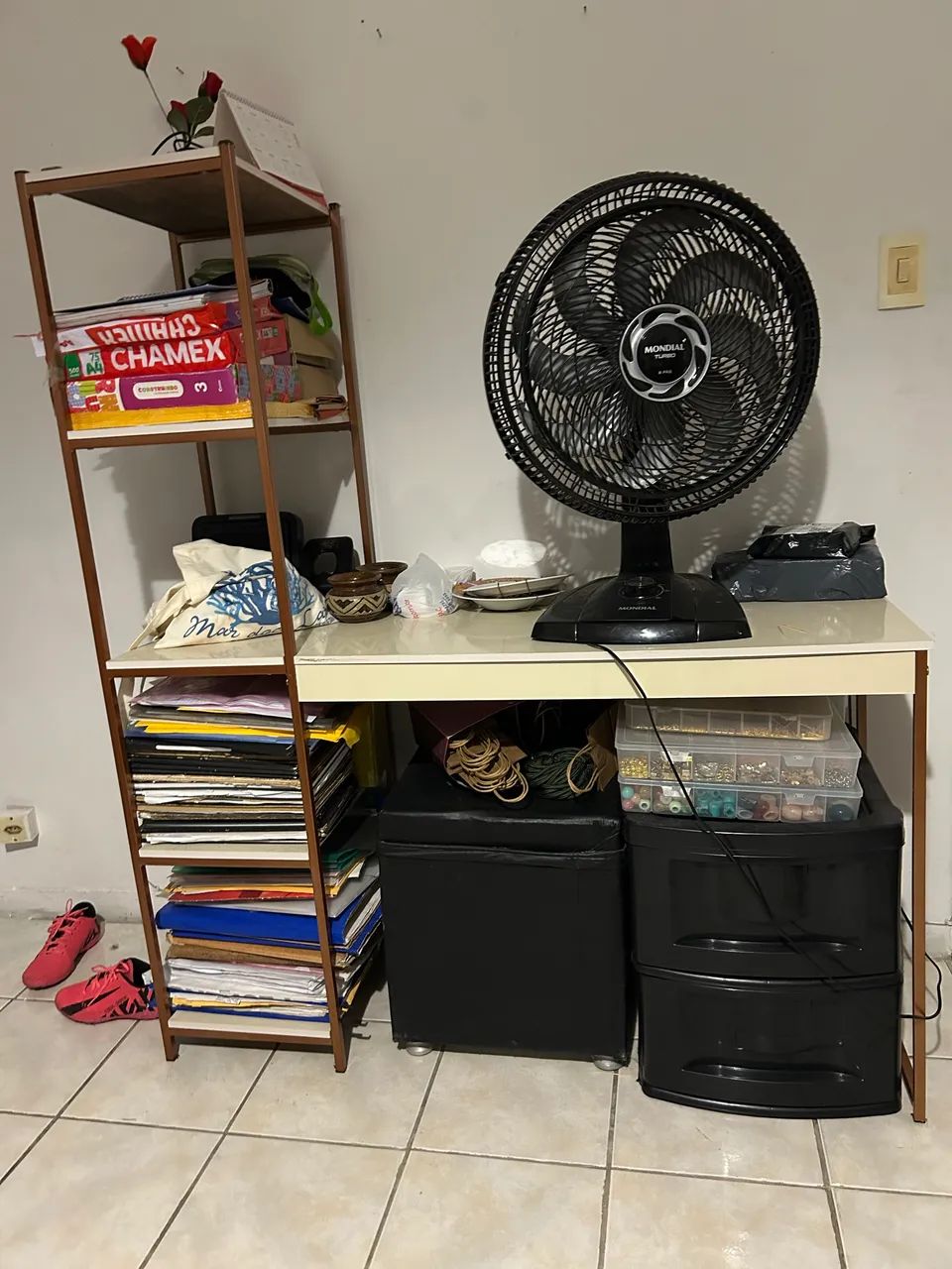 Escrivaninha com estante  - Foto 2