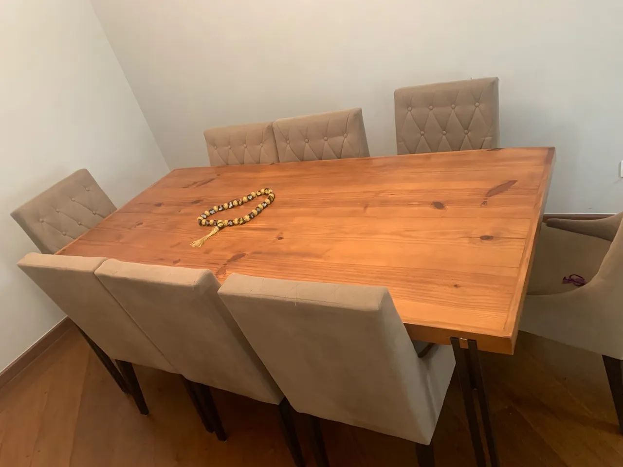 Mesa madeira maciça  com 8 cadeiras estilo poltrona - Foto 2