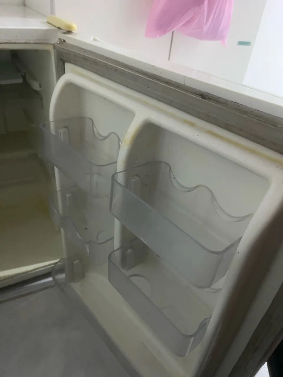 Vendo frigobar Electrolux  - Foto 3