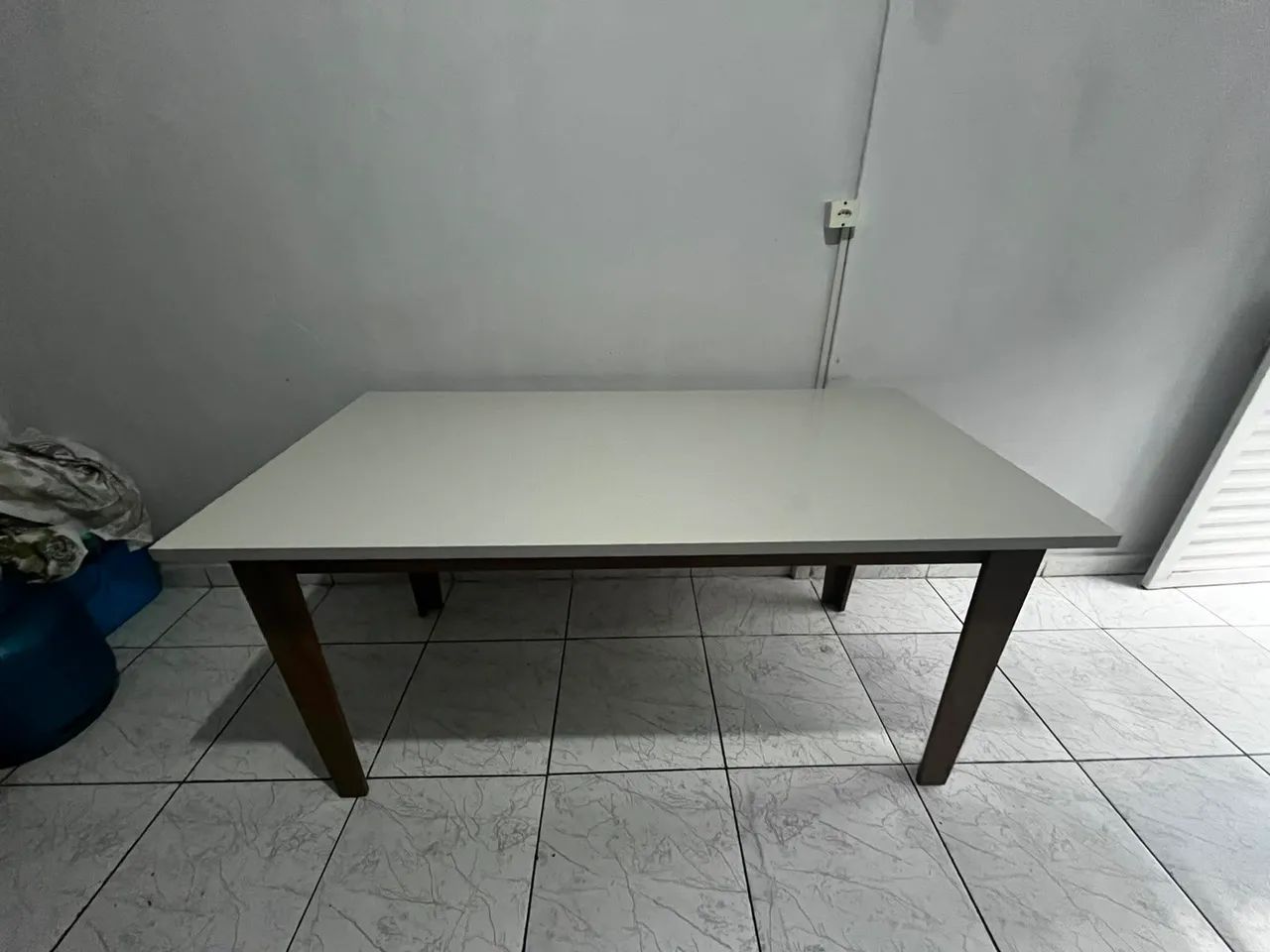 Vendo mesa de jantar novíssima. 