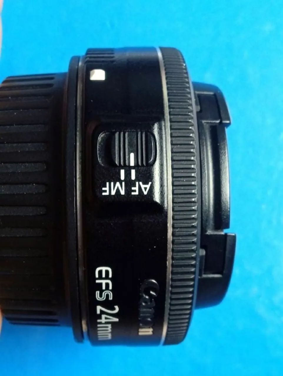 24mm lente canon abertura 2.8 stm foco silencioso, só falo no whats não falo no olx - Foto 3