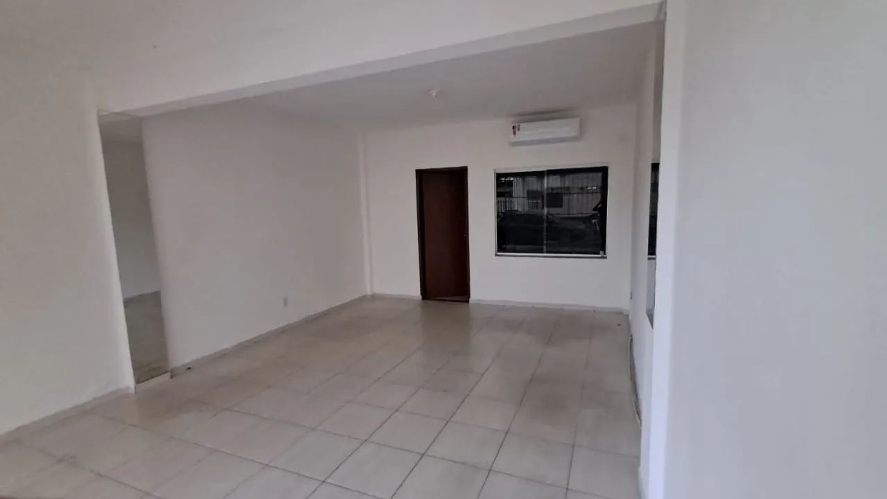 Alugo sala comercial no centro da cidade 
